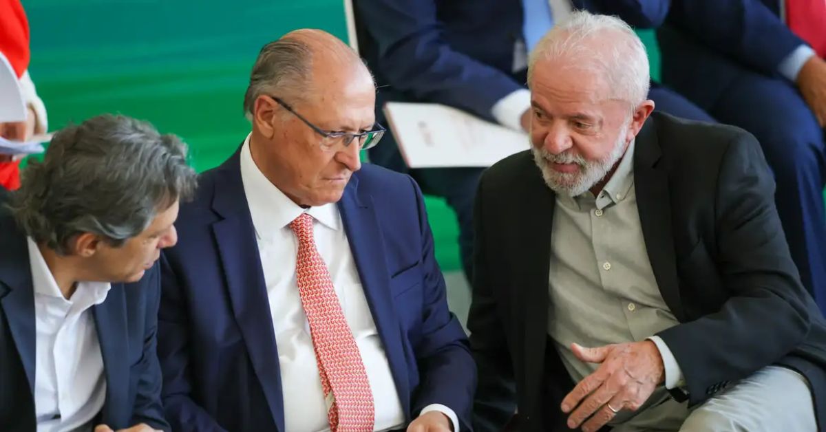 Governo vai trabalhar para reverter taxação dos EUA, diz Alckmin