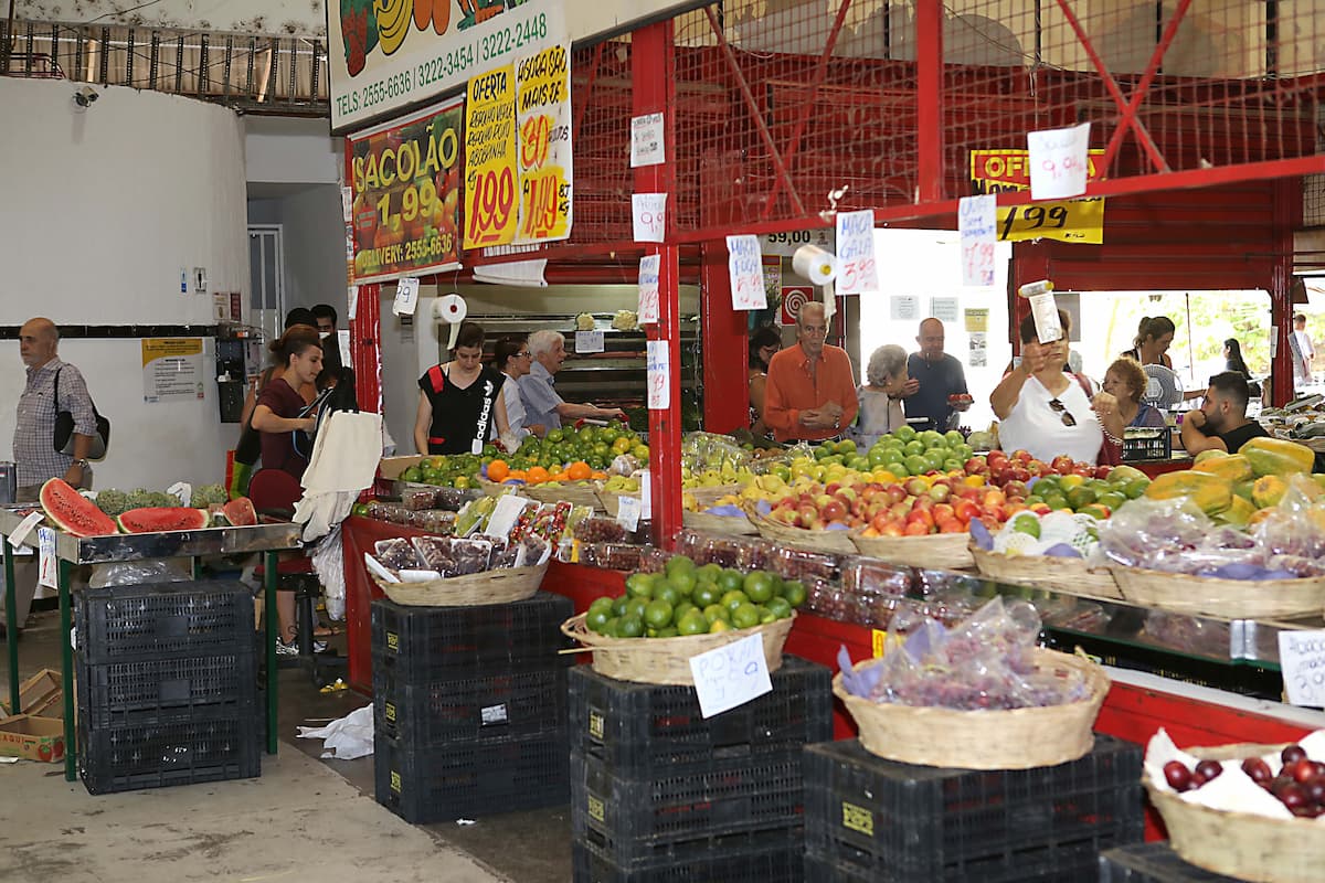 Mercado passa a ver inflação abaixo de 5% este ano pela 1ª vez desde janeiro, mostra Focus