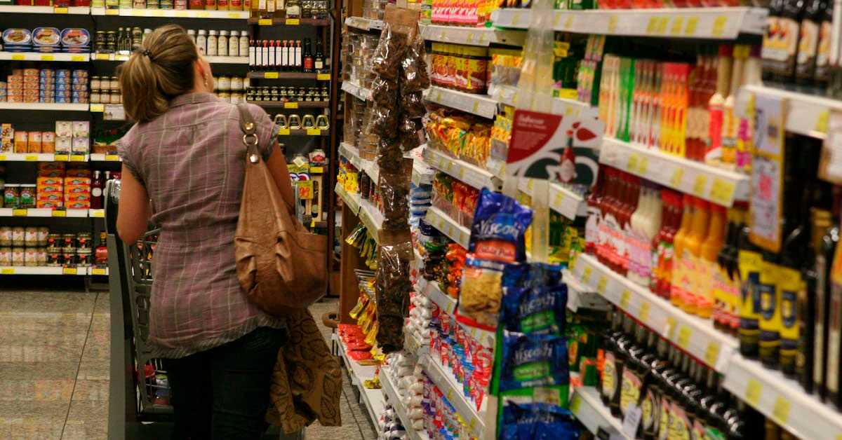 Faturamento nos supermercados e restaurantes em alta em MG