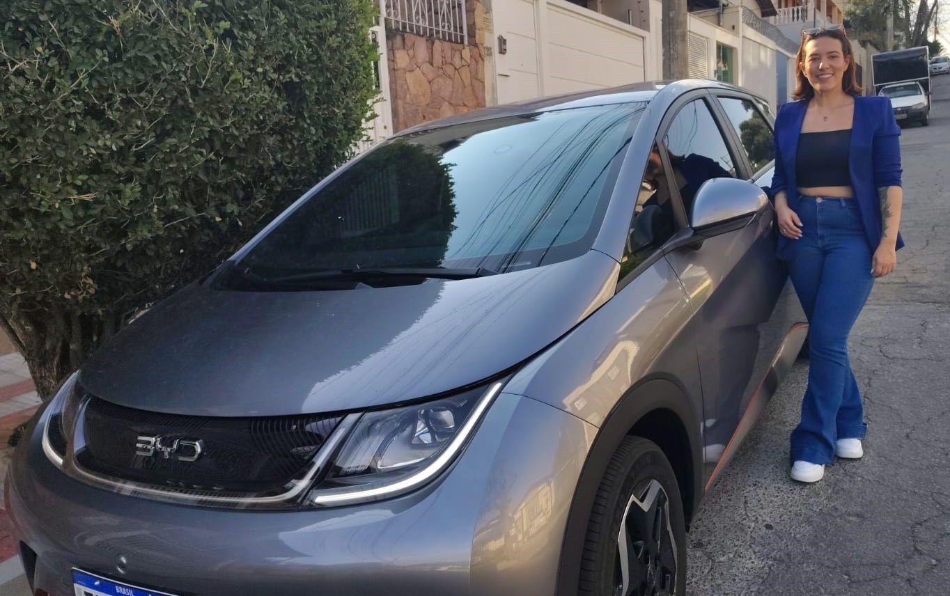Motorista de aplicativo cria próprio serviço de transporte para mulheres em Belo Horizonte