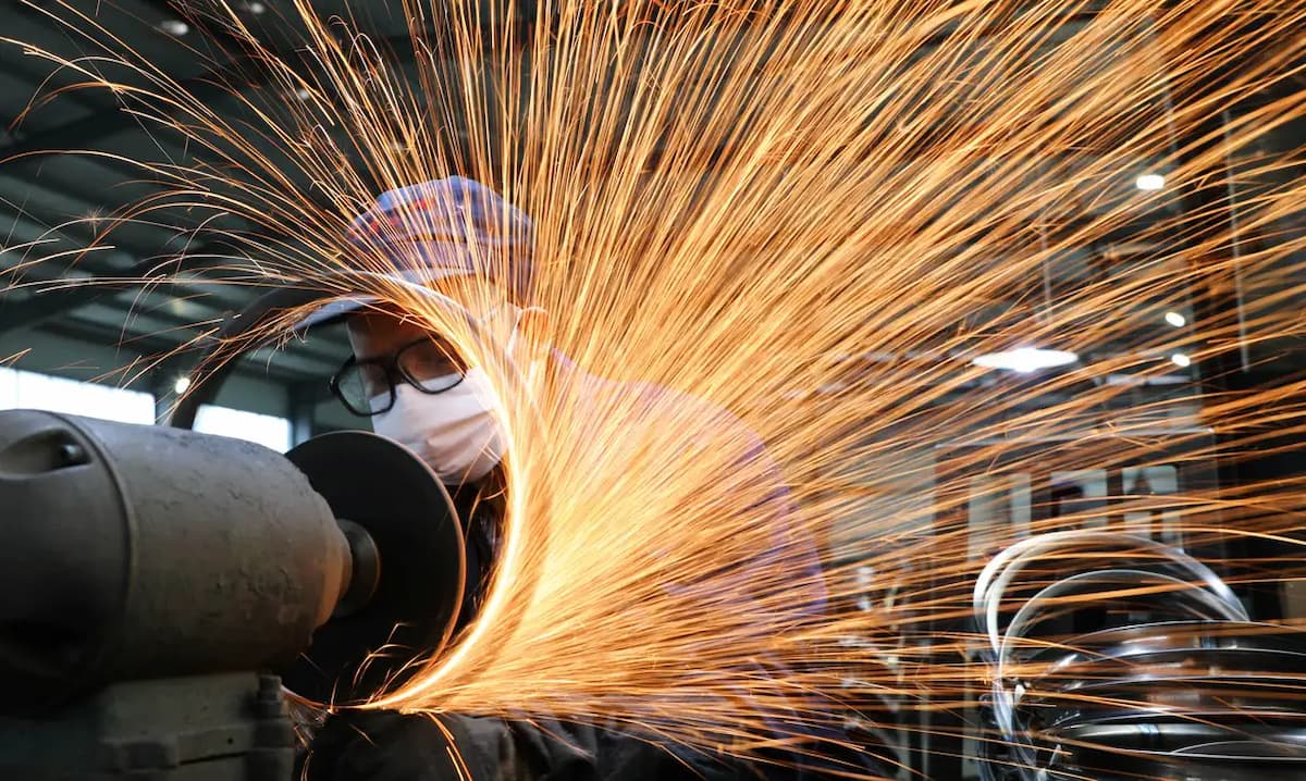 Investimentos subiram para sete em cada dez empresas da indústria em 2024, afirma CNI