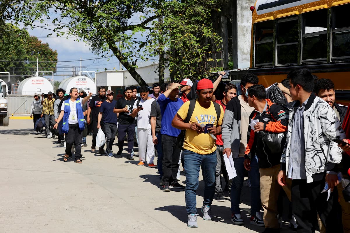 Trump pode acabar com proteções contra deportação para 60 mil imigrantes, diz tribunal de apelações