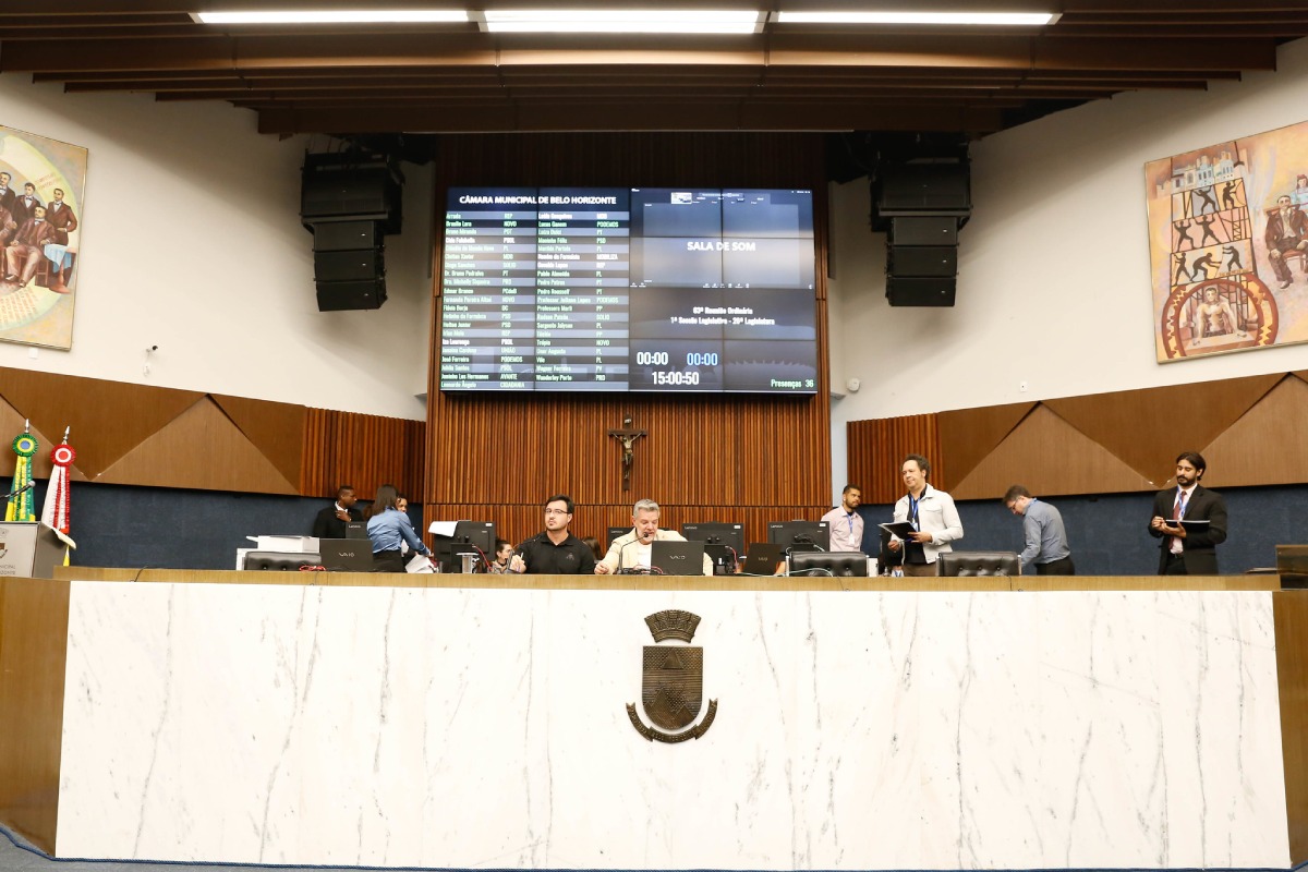 Câmara de BH aprova uso de inteligência artificial nos serviços públicos em 1º turno