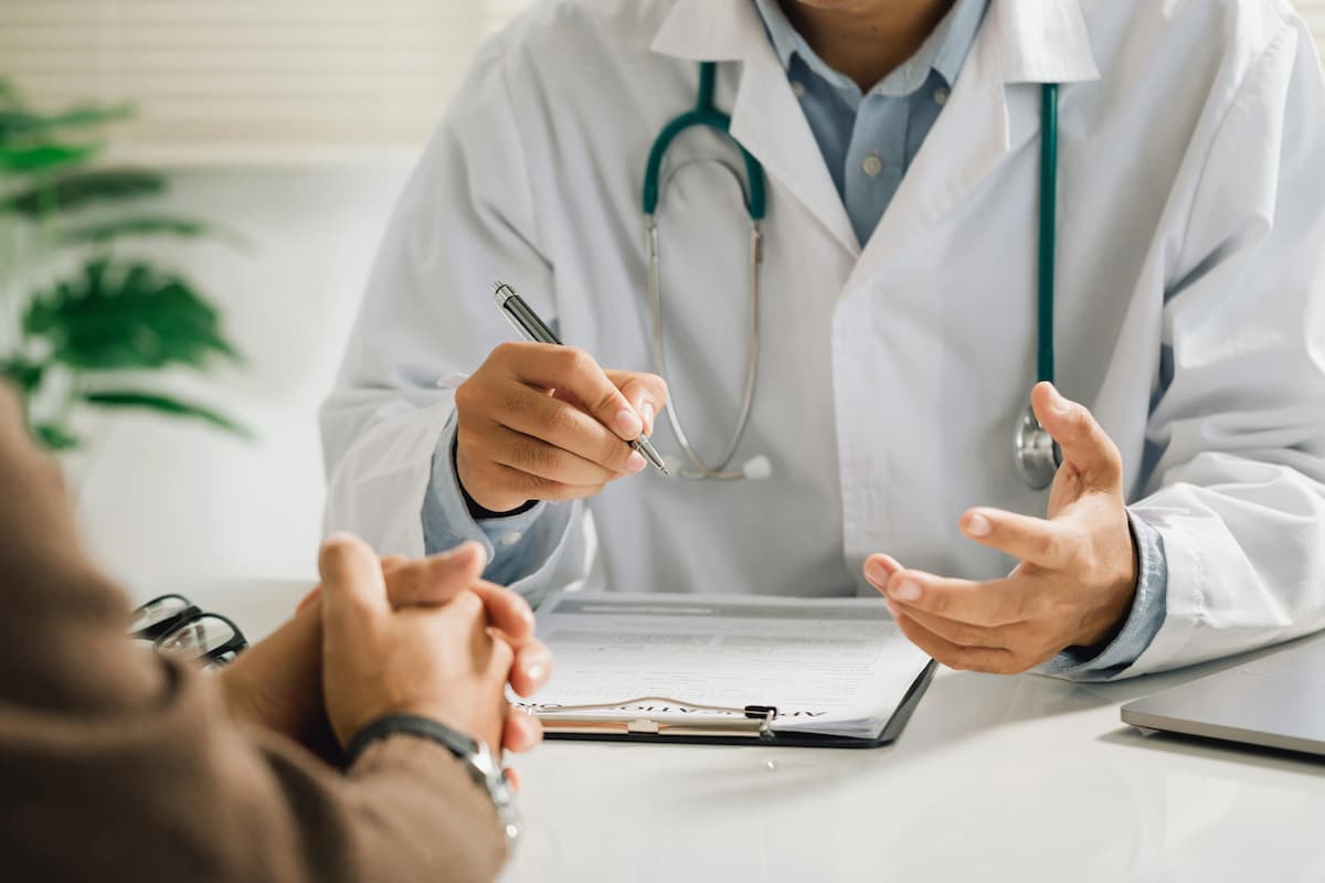 Governo convoca 501 médicos especialistas para atender em áreas vulneráveis