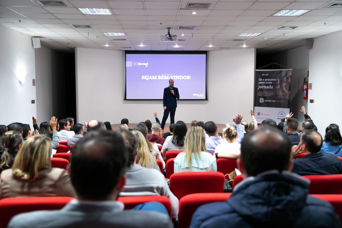 Evento sobre imigração para os EUA chega a BH com foco em profissionais e empresários