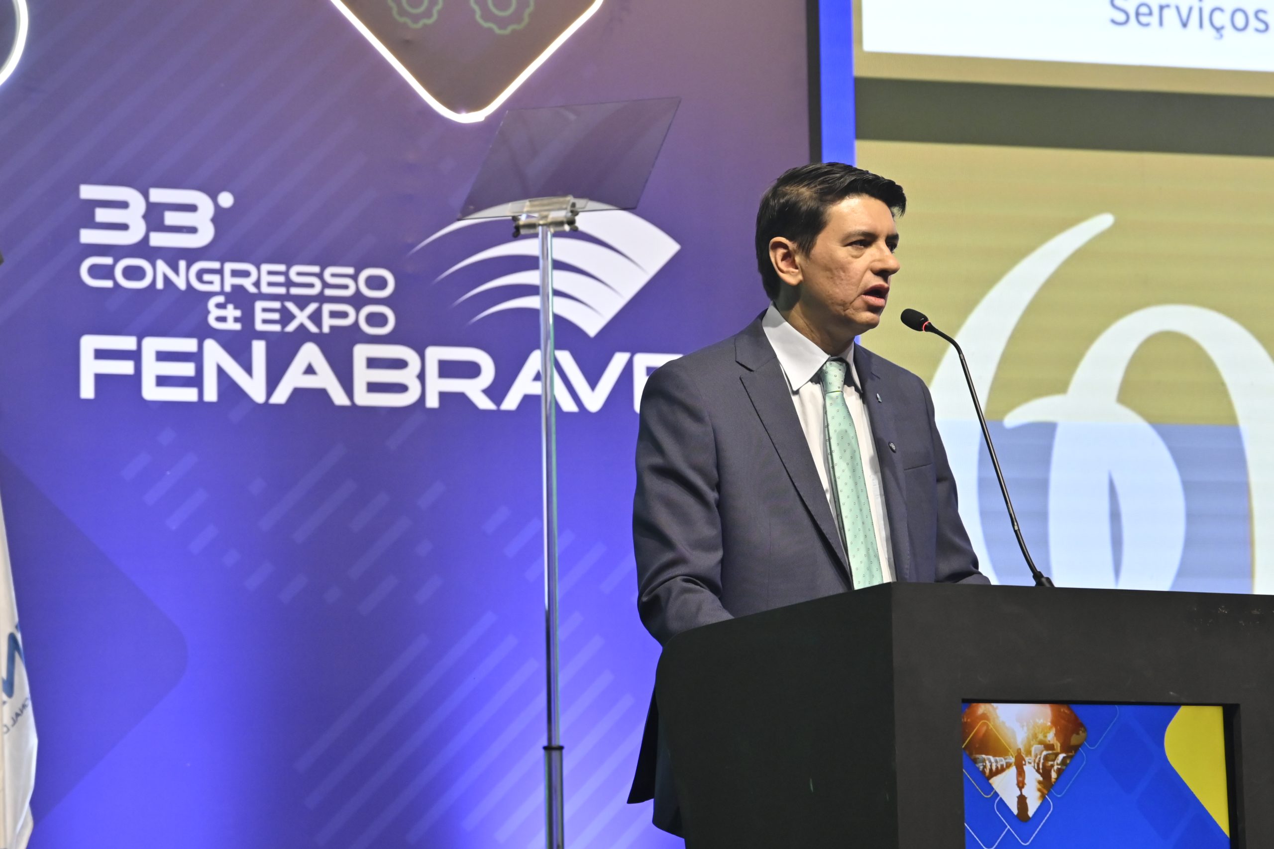 Fenabrave: setor automotivo prevê crescimento de 6% em 2025, mesmo com taxa de juros alta