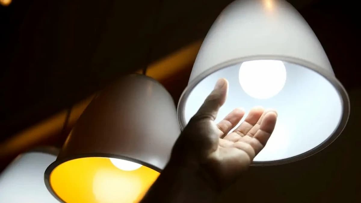 Conta de luz fica mais cara com nova bandeira tarifária; veja quem terá desconto
