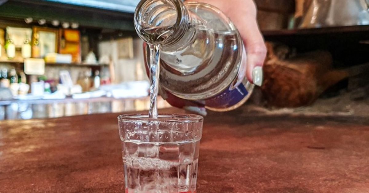 Governo de Minas sanciona lei que vai facilitar a produção de cachaça e aguardente de cana no estado