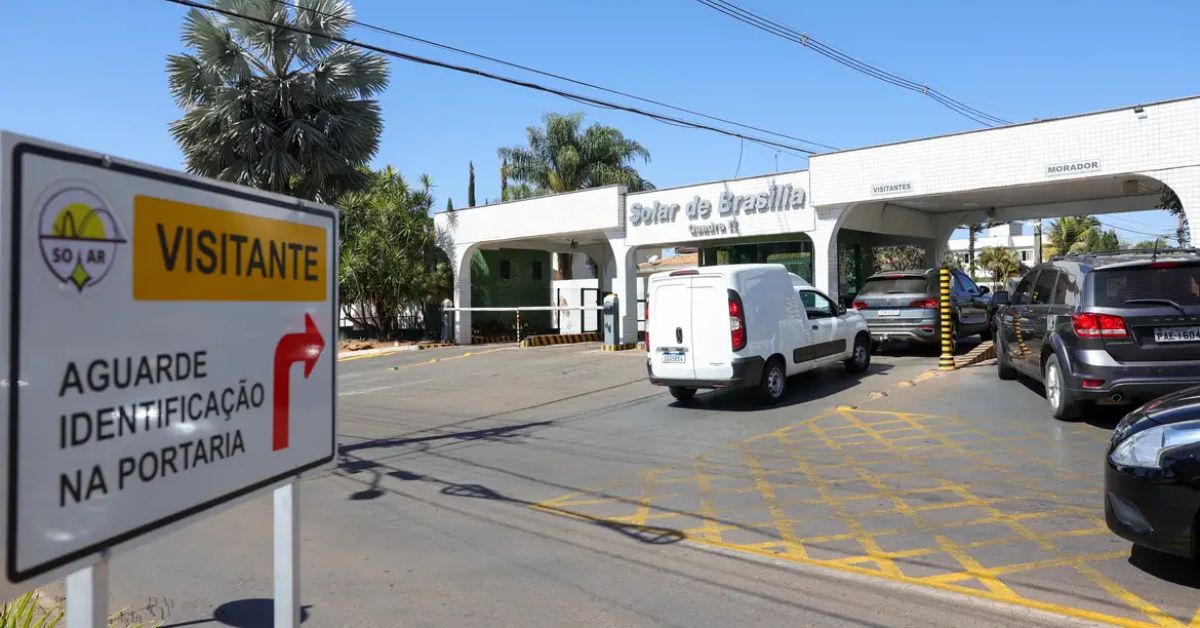 Moraes manda vistoriar carros e área externa da casa de Bolsonaro