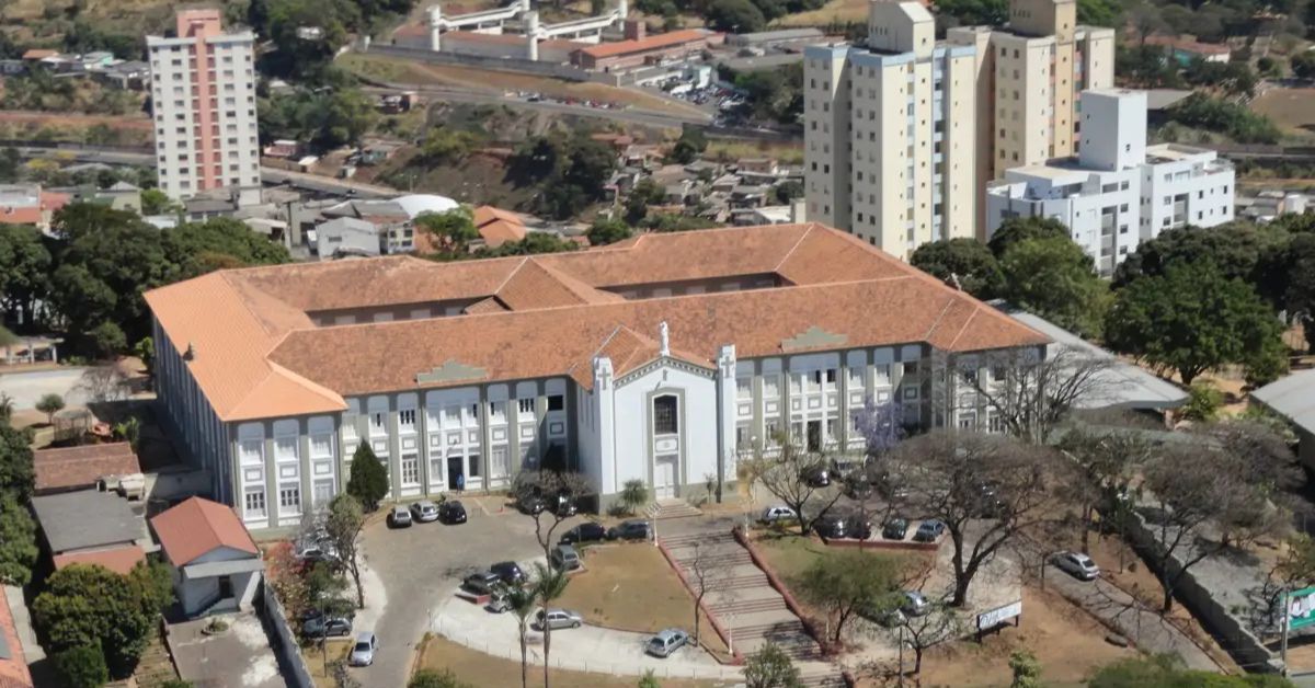 Colégio Santa Maria Minas é multado em R$ 56 mil por venda casada de material didático