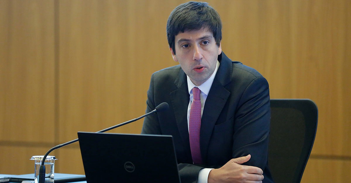 Guillen reitera que Selic ficará restritiva por período prolongado