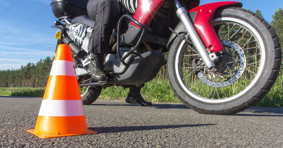 Vendas de motos crescem 17,1% em 2025 e atingem recorde, revela Fenabrave