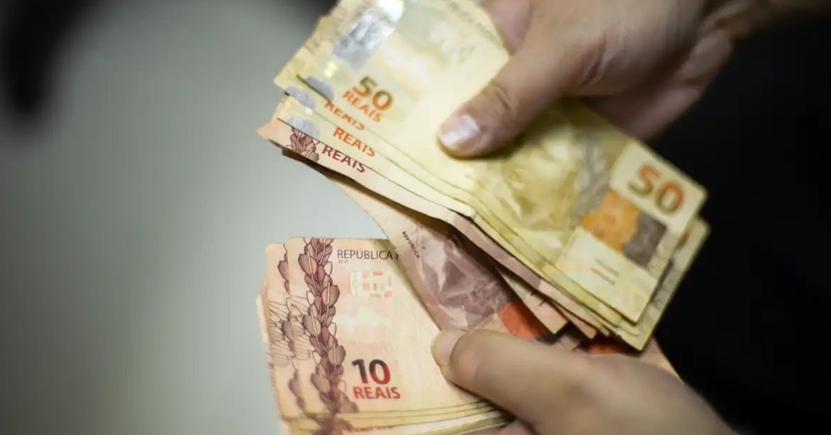 Brasileiro precisa de renda extra para fechar o mês