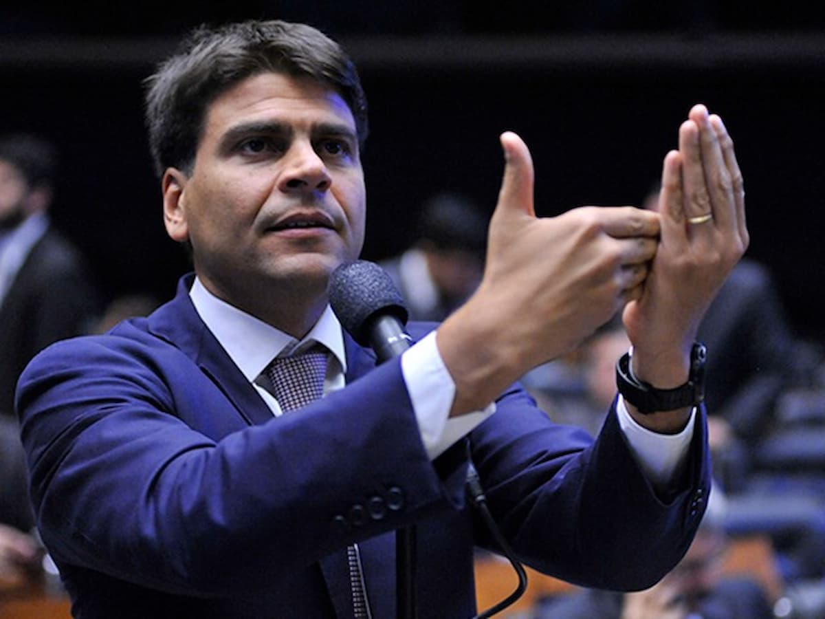 Reforma administrativa: proposta prevê fim de férias de 60 dias e limite a teletrabalho