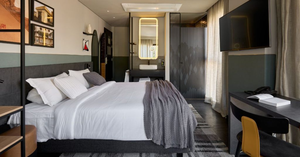 Quarto do hotel TRIBE Belo Horizonte Savassi, em Minas Gerais.