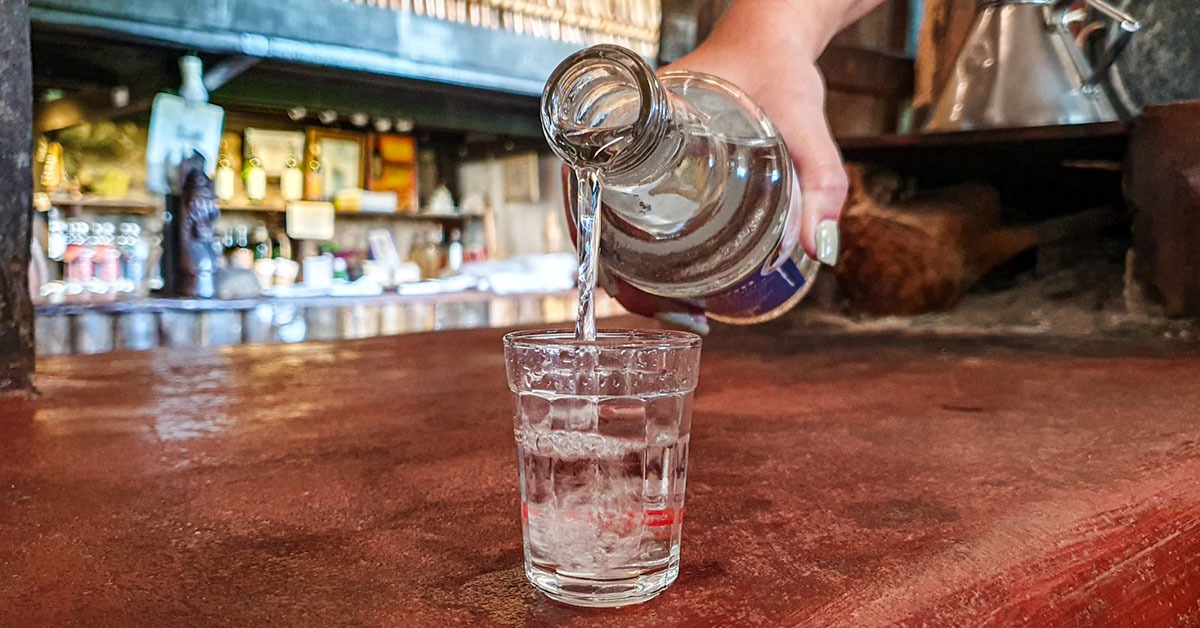 Nova lei facilita a regulamentação de cachaça, mas é preciso avançar no combate ao comércio ilegal