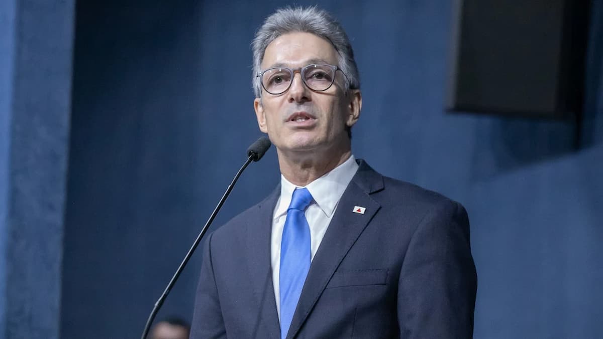Família Bolsonaro vive ‘momento difícil’, diz Zema após ataques de Carlos Bolsonaro
