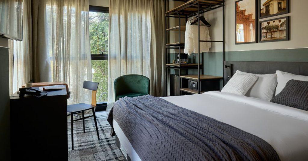 Quarto do hotel TRIBE Belo Horizonte Savassi, em Minas Gerais.
