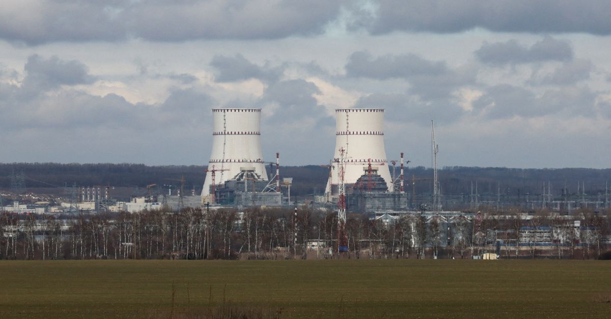 Ataques com drones ucranianos atingem usina nuclear russa e provocam incêndio em terminal portuário