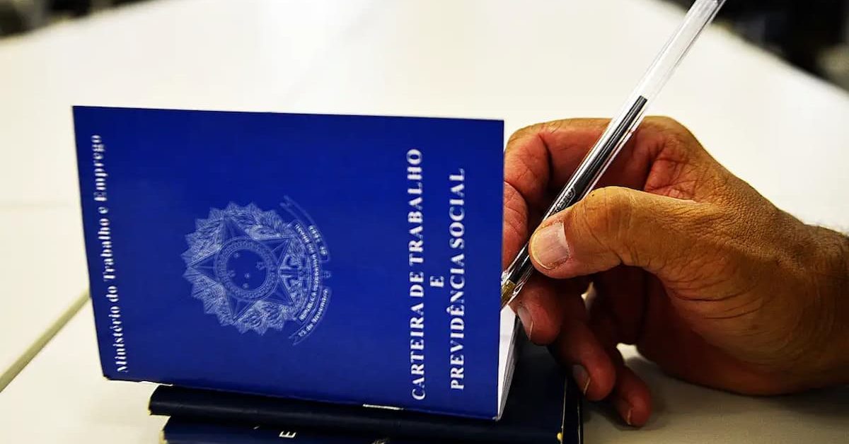 Escala 6×1 atinge 33,2% dos empregos no Brasil, aponta levantamento