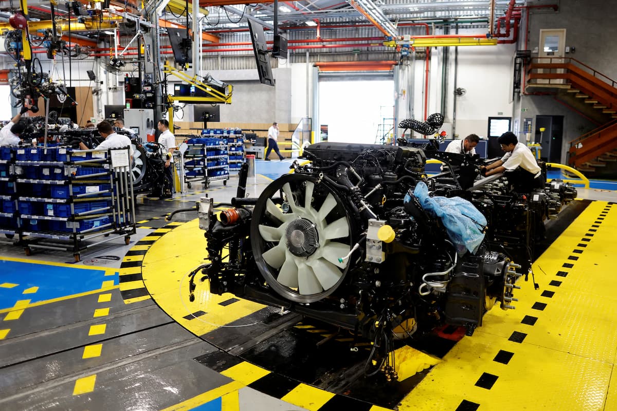 Indústria no Brasil tem maior retração em 2 anos em agosto sob impacto de tarifas e juros, mostra PMI