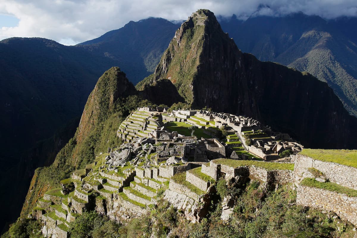 Turistas ficam presos após suspensão de trem com destino a Machu Picchu devido a protestos