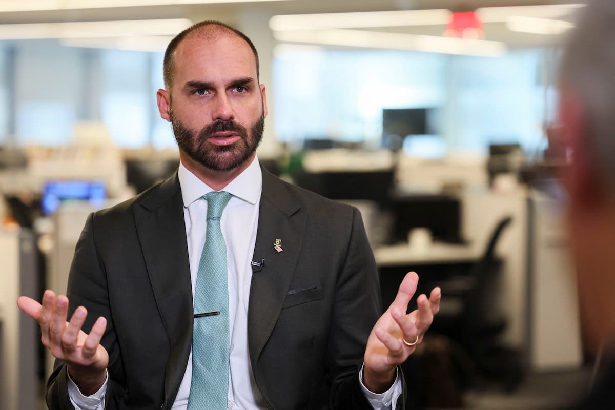 PGR denuncia Eduardo Bolsonaro por coação no processo que condenou Jair Bolsonaro por tentativa de golpe