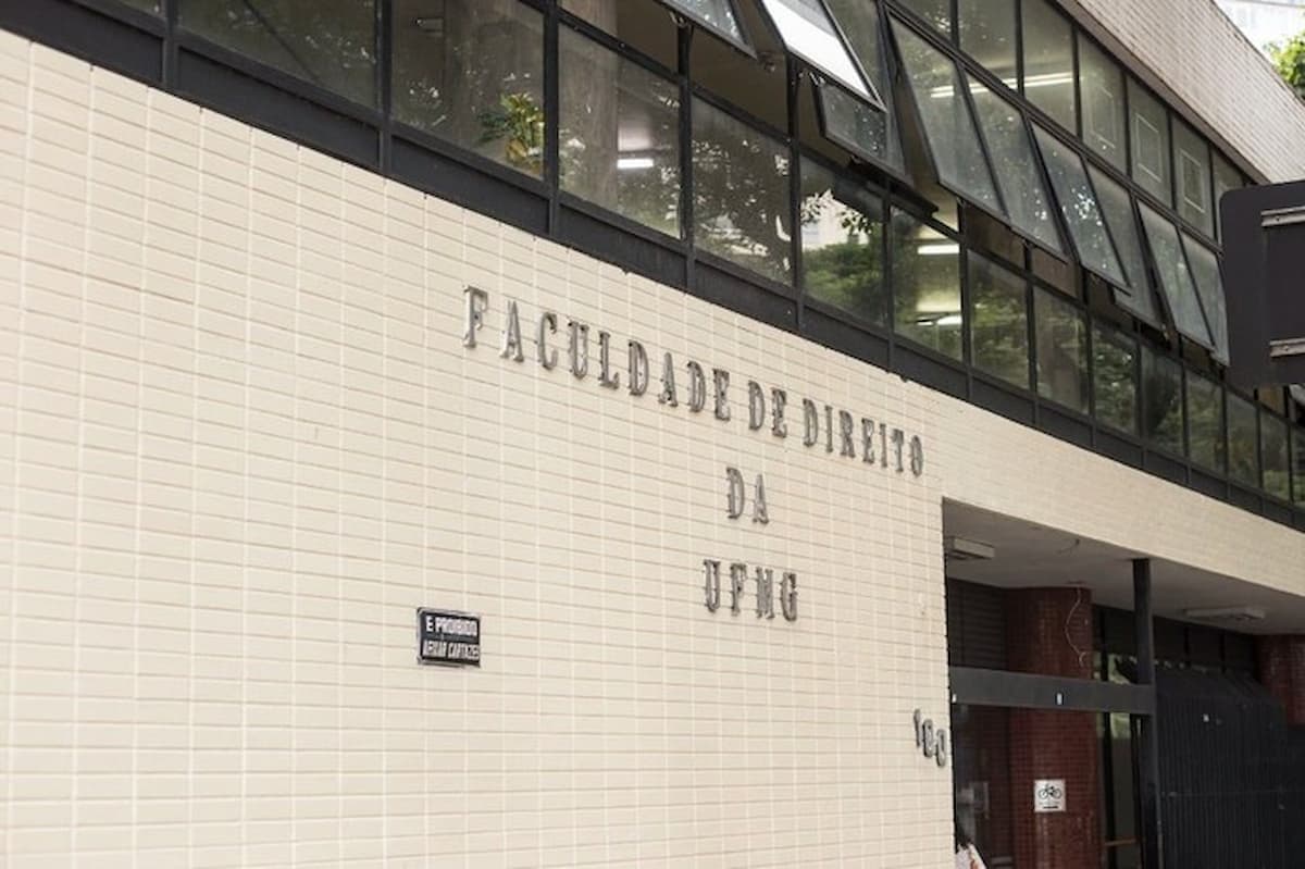 UFMG promove debate sobre IA e o futuro das profissões jurídicas
