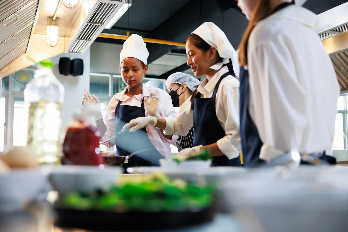 Faculdade Senac BH promove aula experimental sobre sustentabilidade e identidade cultural na gastronomia