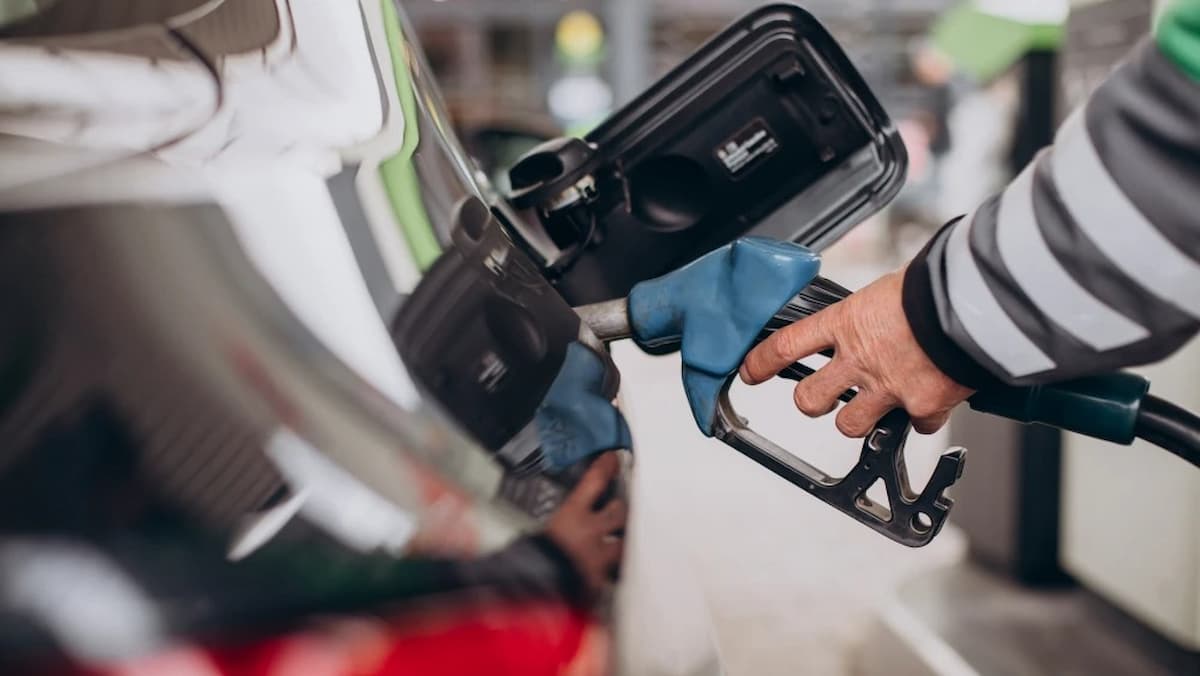 Queda no preço da gasolina tem relação com nova composição de etanol? Técnicos analisam