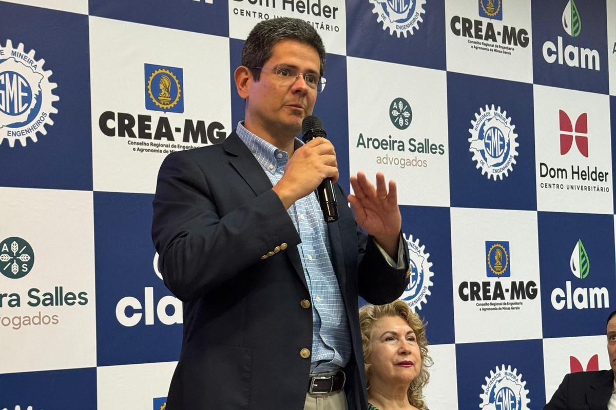 O vice-presidente da Sociedade Mineira de Engenheiros, José Cláudio Nogueira Vieira, discursou na Semana da Engenharia 2025
