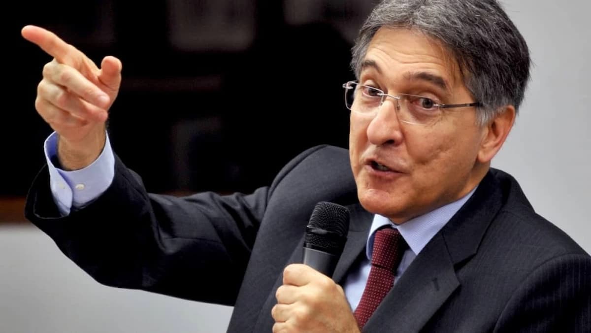 MPMG vai recorrer de decisão que absolveu Pimentel em caso de uso irregular de aeronaves