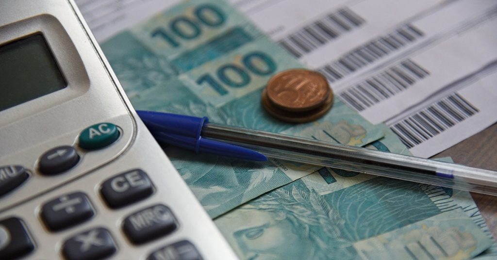 Calculadora e dinheiro