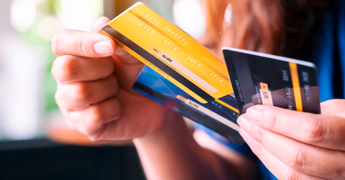 Juros do cartão de crédito rotativo chegam a 451,5% ao ano