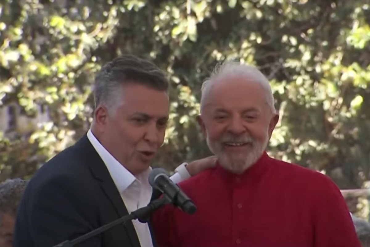 Álvaro Damião pede instituto federal e ônibus elétricos para Lula durante evento em BH