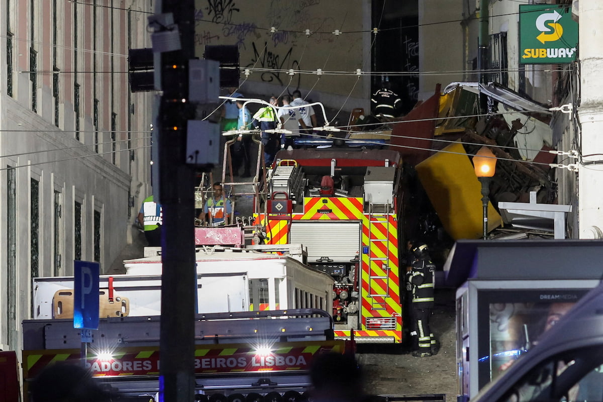 Ao menos 15 pessoas morrem em acidente no tradicional Elevador da Glória, em Lisboa