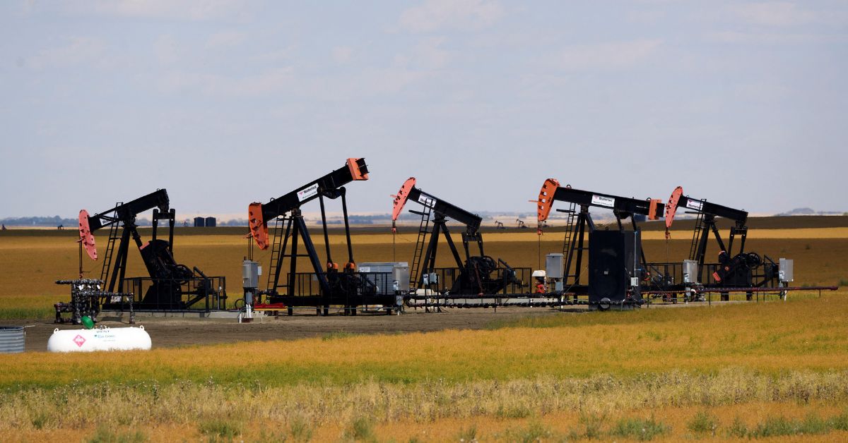 Petróleo sobe com ataques de drones da Ucrânia, que reduzem oferta russa