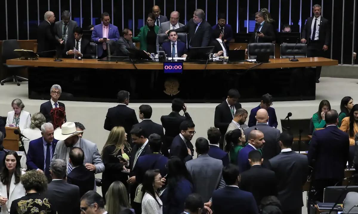 PEC da Blindagem: Câmara aprova texto que dificulta denúncia criminal contra parlamentar
