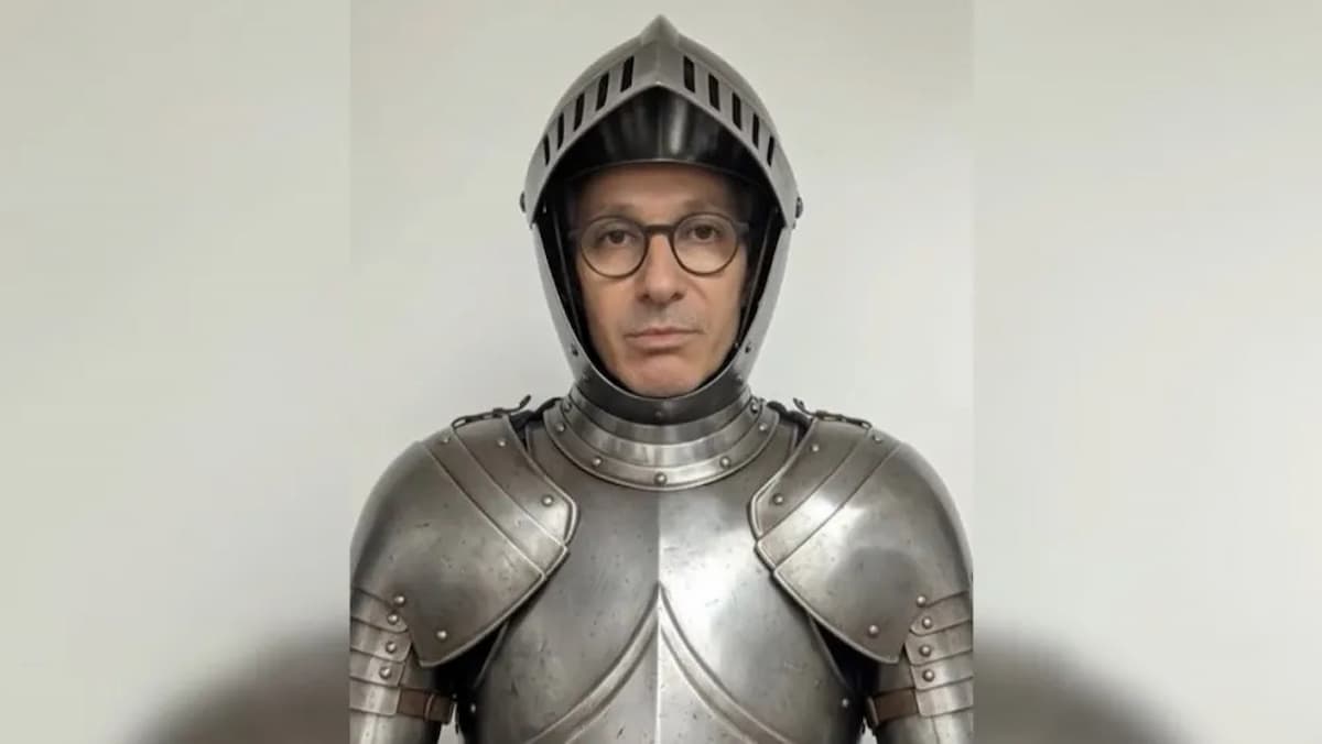 ‘Fantasiado’ de cavaleiro medieval, Zema critica PEC da Blindagem nas redes sociais 