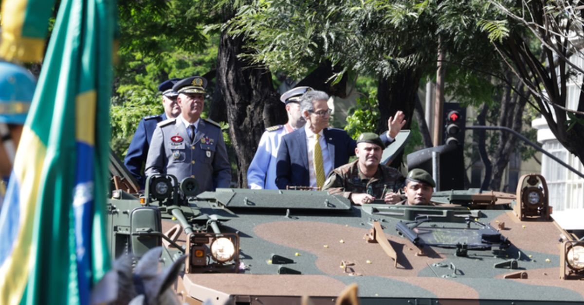 Governador acompanha desfile cívico-militar de 7 de setembro