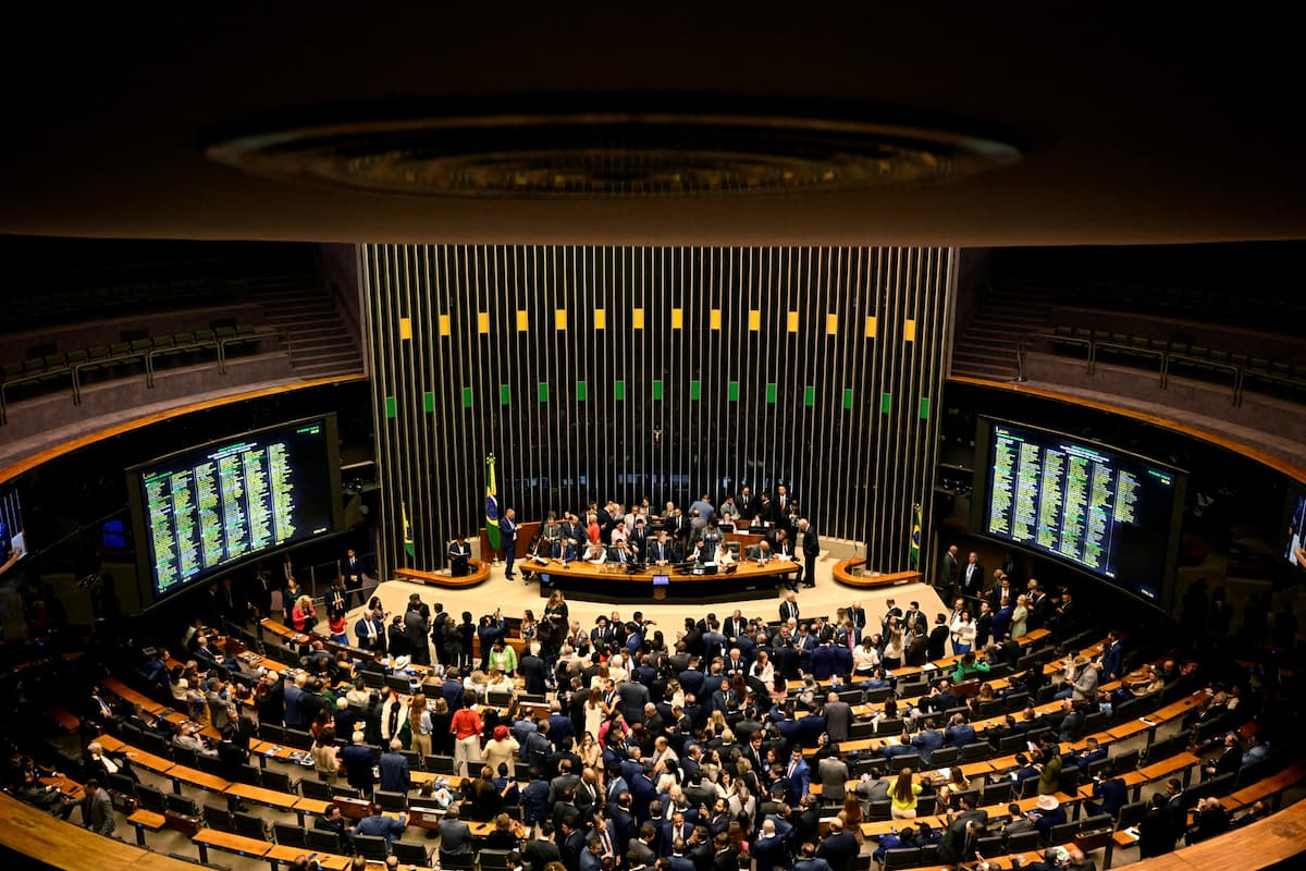 Câmara aprova retirada de pauta da MP da taxação e impõe derrota ao governo Lula