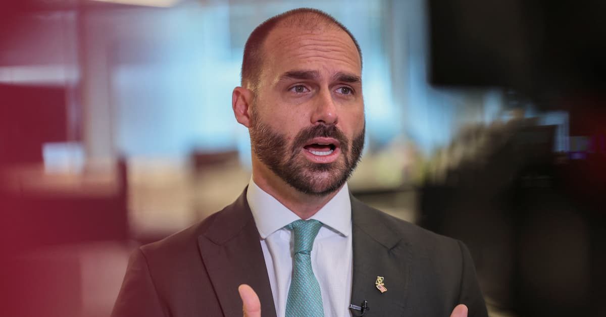 PF determina que Eduardo Bolsonaro reassuma cargo de escrivão da corporação