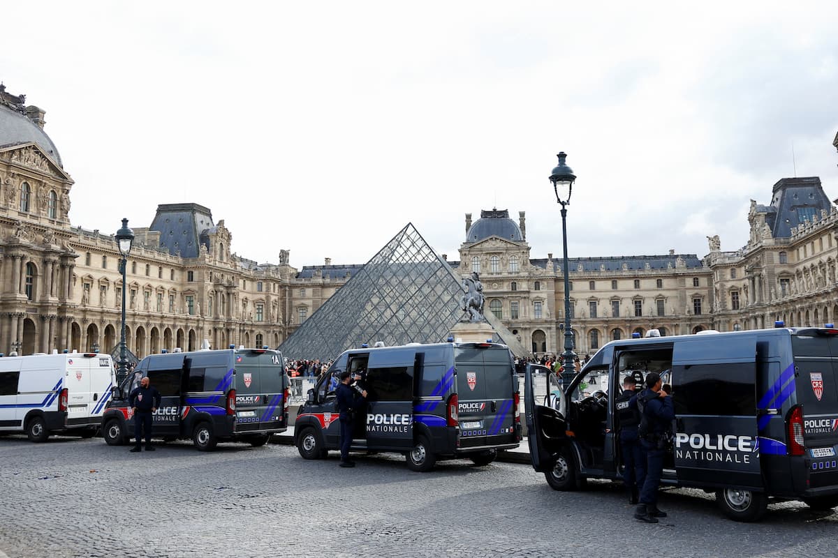 Joias roubadas do Louvre ainda não foram recuperadas, diz promotora