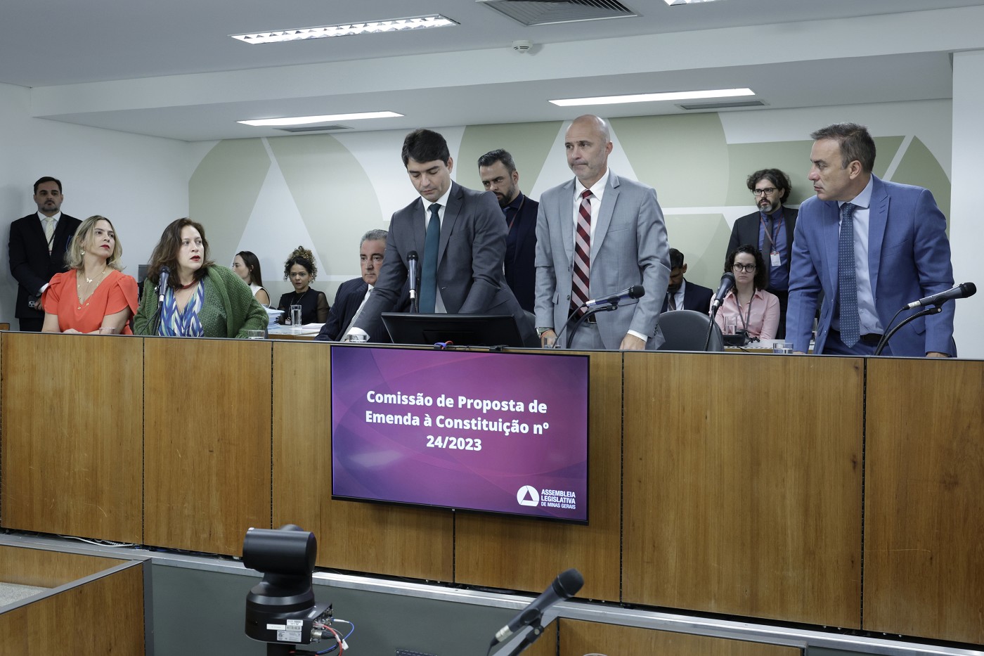 Com Copasa e Gasmig em foco, deputado alega que privatização de empresas é para melhorar o serviço