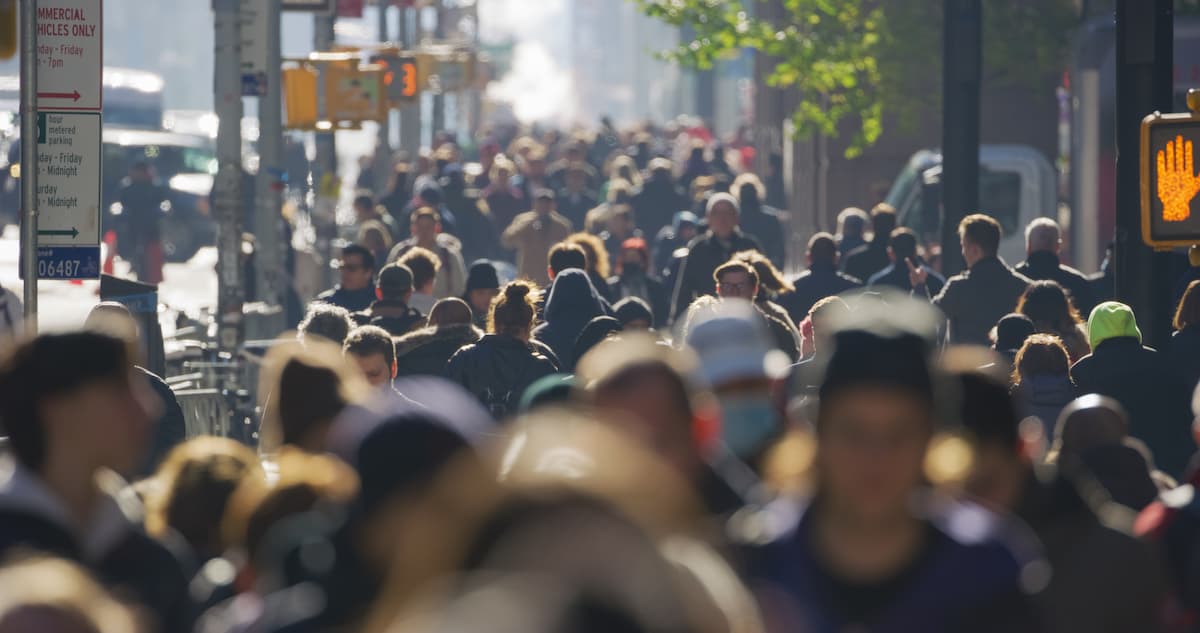 OMC eleva projeção para comércio global em 2025, mas corta a de 2026 por efeitos de tarifas