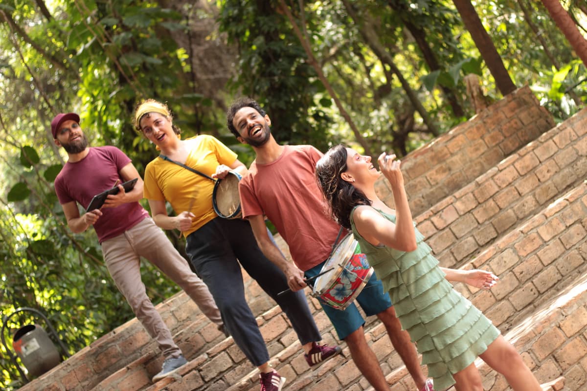 Espetáculo ‘Lá no Quintal’ tem apresentações gratuitas em parques de Contagem na Semana das Crianças