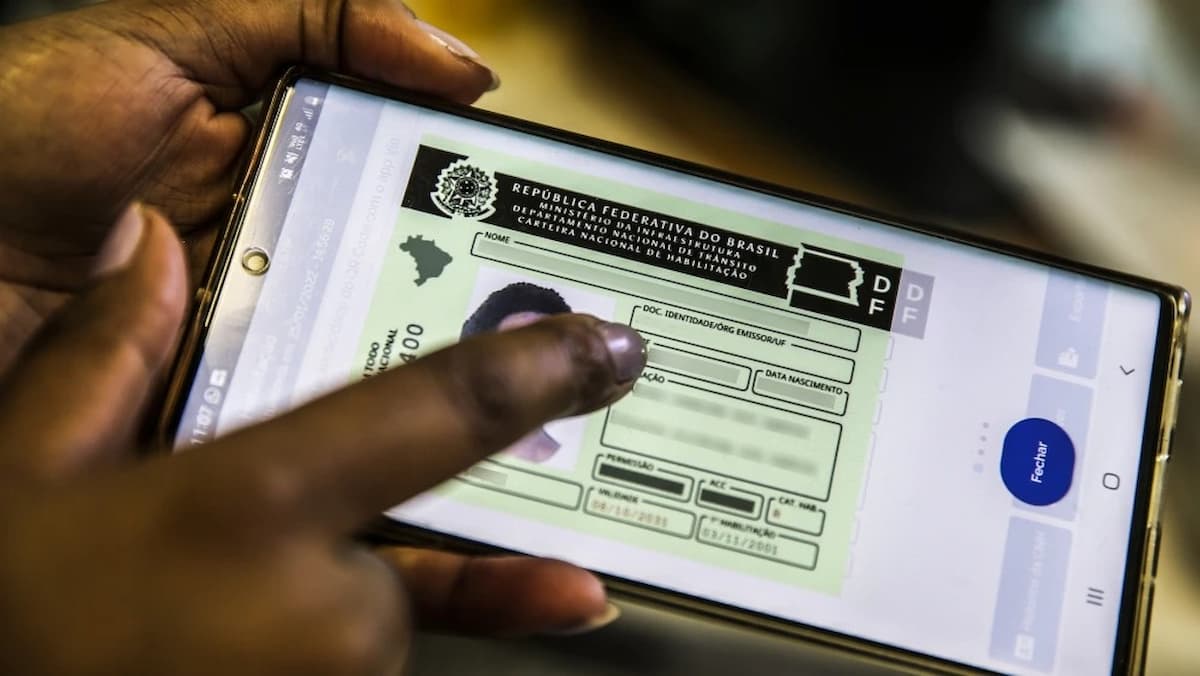 Autoescolas fazem protesto em BH contra proposta que muda regras da CNH