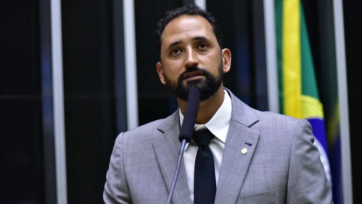 Preso em casa, Bolsonaro articula eleição ao Senado com deputado mineiro