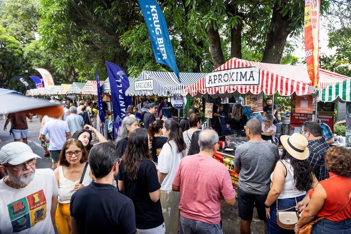 Feirinha Aproxima ocupa os jardins da Casa Fiat com gastronomia e pequenos negócios neste sábado