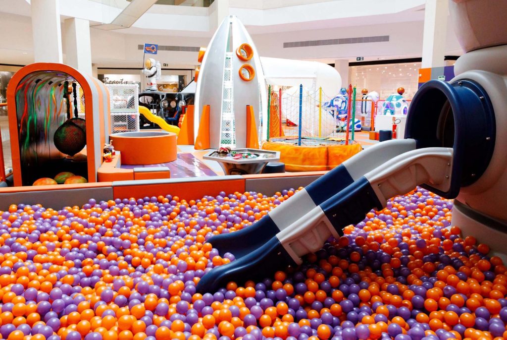 Piscina de bolinhas no Minas Shopping